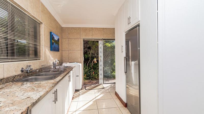 5 Bedroom Property for Sale in Village On Sea Western Cape